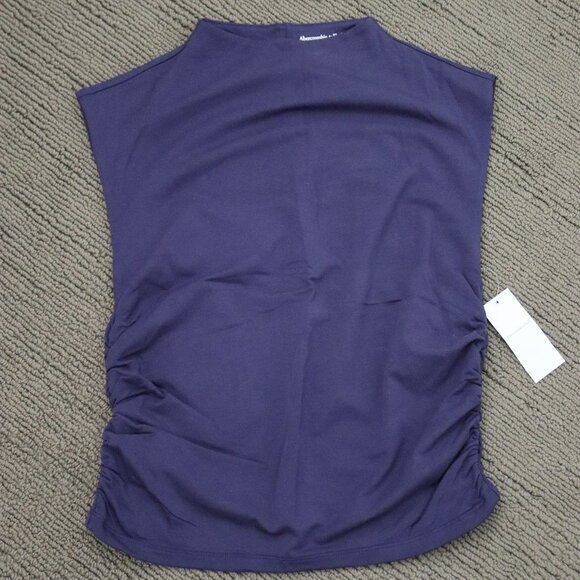 NWT Abercrombie The A&F Paloma Top - Navy Size Medium - Picture 5 of 8